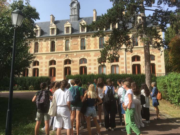 Accueil spcifique HK 2023