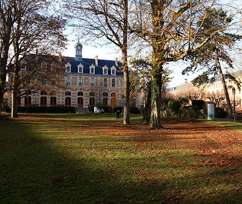 façade du batiment du lycée